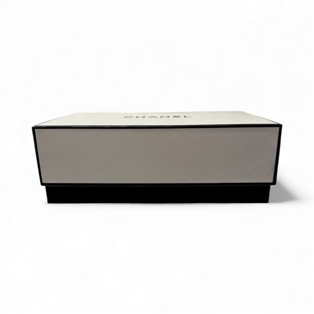 Chanel Gift Box - Picture 4 of 7